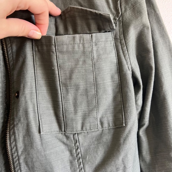 Francesca’s Miami Utility Jacket with Ruffle Bottom - Picture 3 of 7